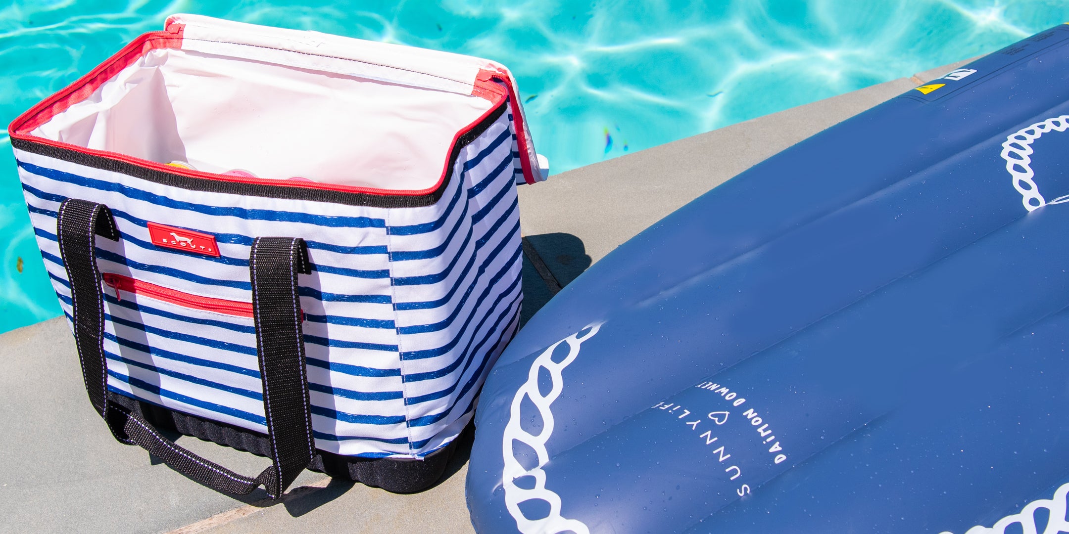 10 Stylish  Functional Pool Bags For Moms  Paint The World With You
